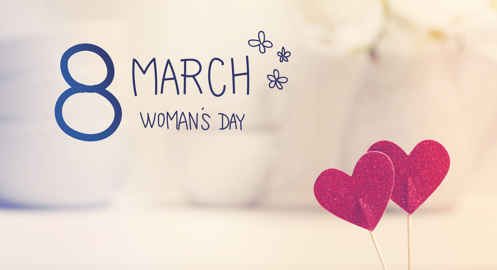 Messaggio del Womans Day con piccoli cuori rossi
  - Foto, immagini