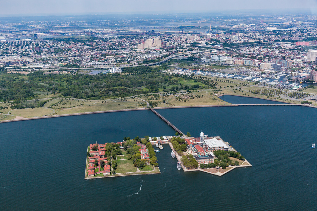 Ellis Island helikopterista, New Jersey, elokuu 2015
 - Valokuva, kuva