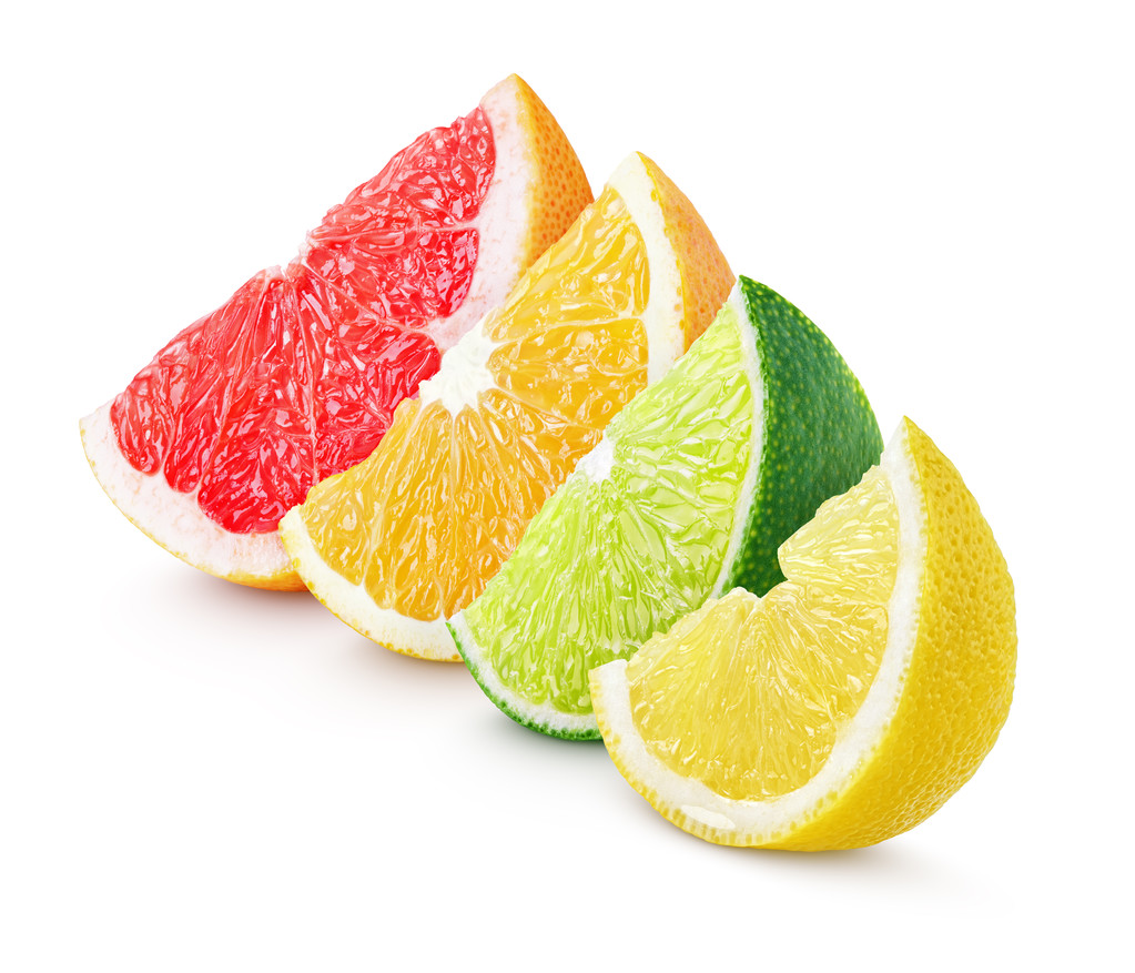 Zitrusfrüchte in Scheiben geschnitten - Limette, Zitrone, Orange und Grapefruit - Foto, Bild
