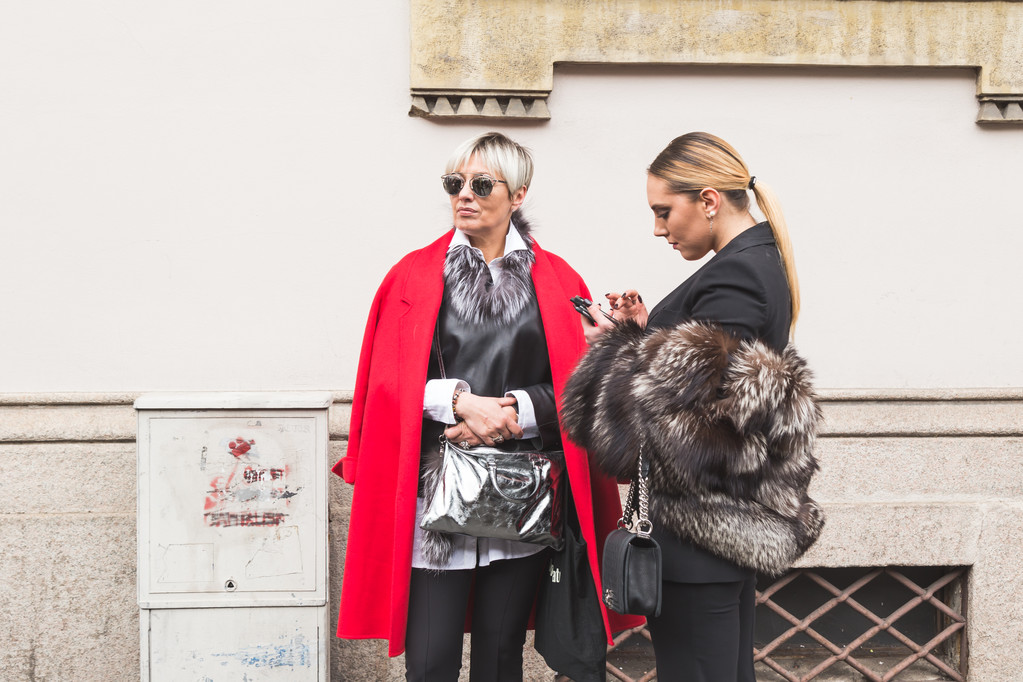 Personas en la Semana de la Moda Femenina de Milán otoño / invierno 16 / 17
 - Foto, Imagen