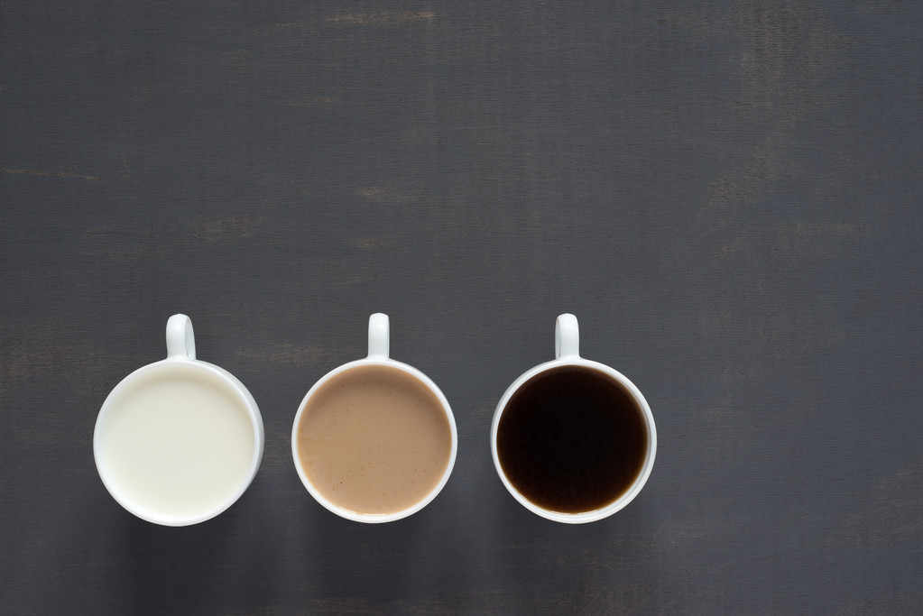 Trois tasses avec café et lait
 - Photo, image