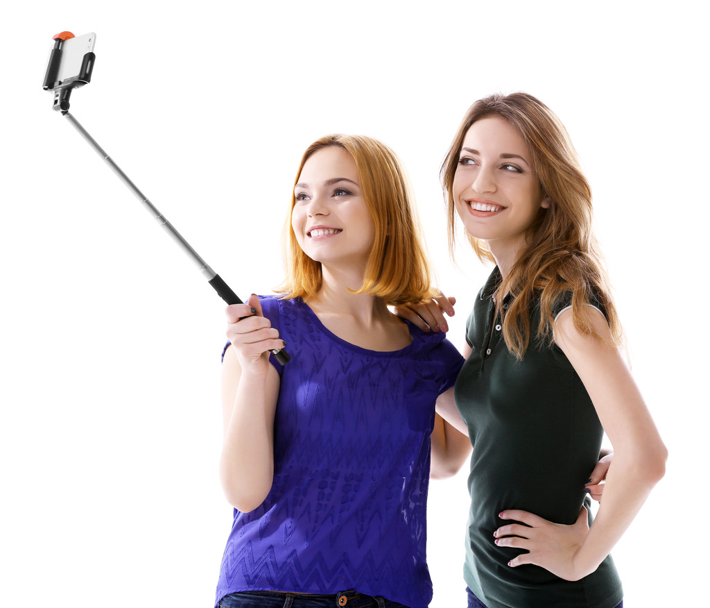 Két fiatal nő vesz selfie  - Fotó, kép