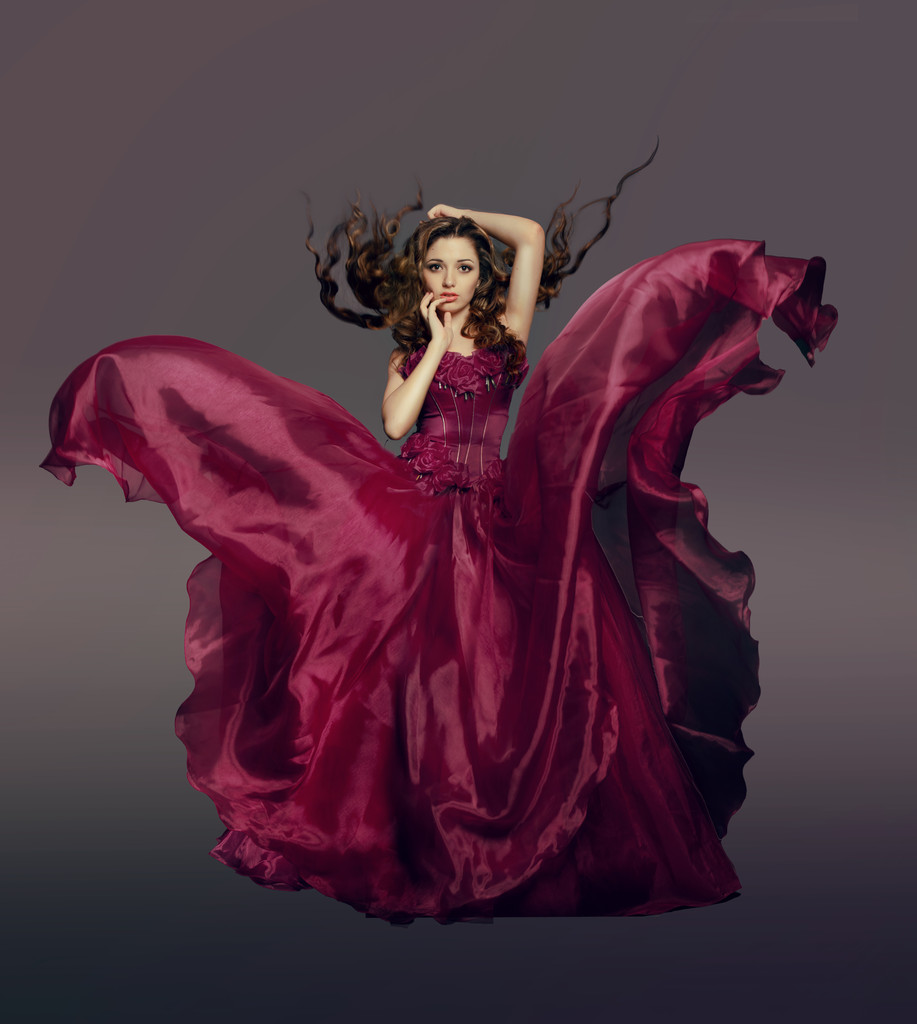 Hermosa mujer de pelo largo en vestido rojo
 - Foto, Imagen