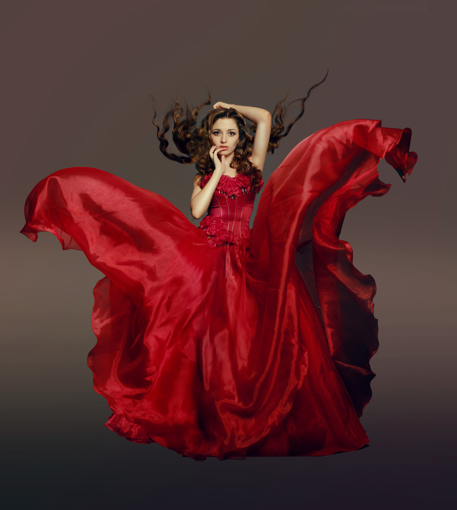 Belle femme aux cheveux longs en robe rouge
 - Photo, image