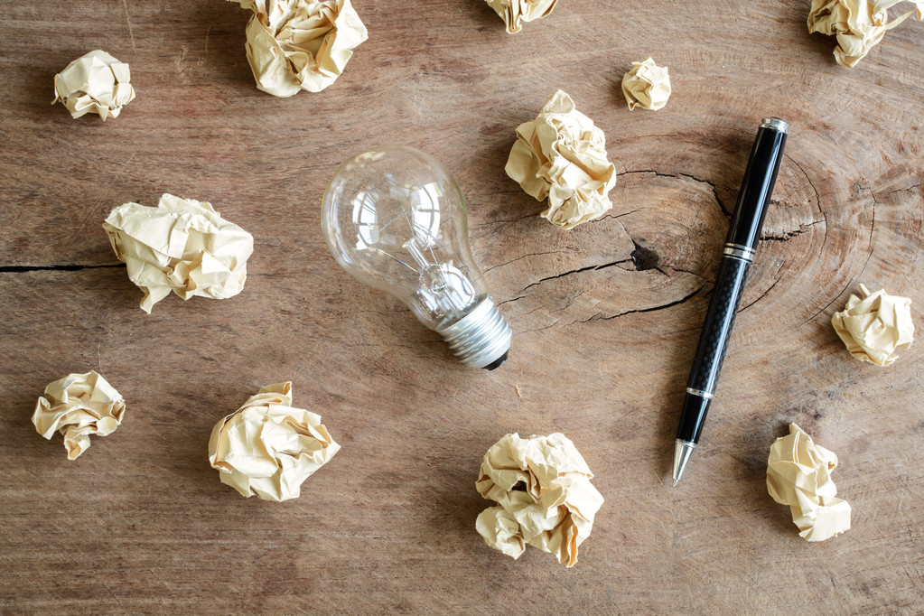 Crumpled paper balls on wooden desk - Photo, Image