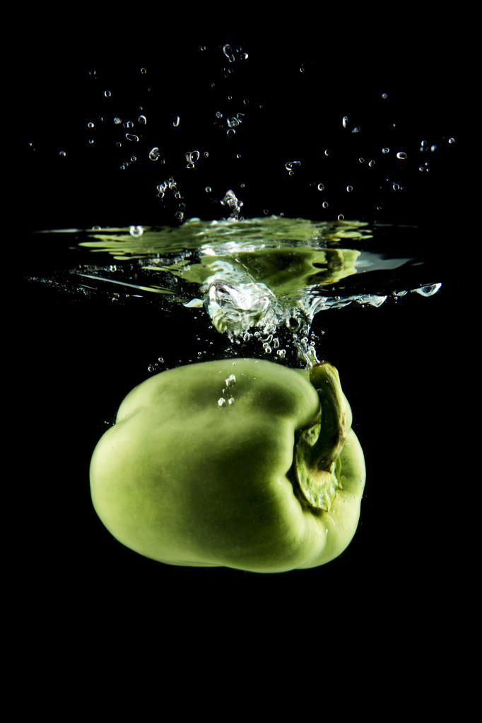 green pepper falling in the water - Photo, Image