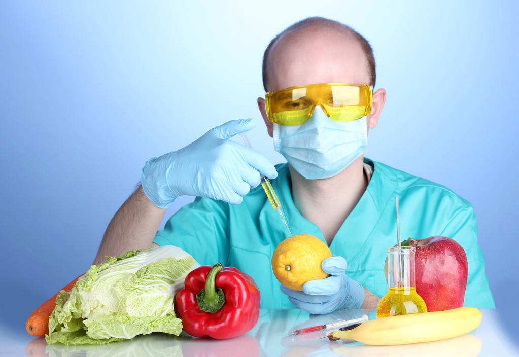 Cientista que injeta OGM no limão
 - Foto, Imagem
