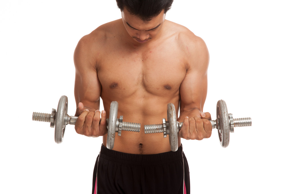 Muscular asiático hombre con dumbbell
 - Foto, imagen