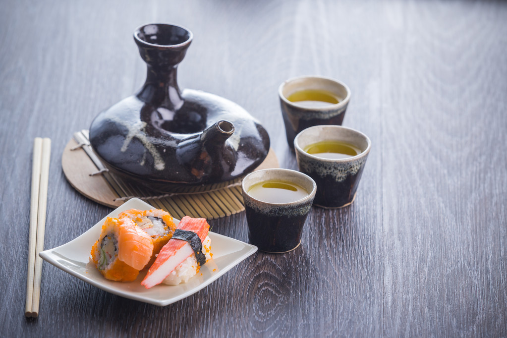 чайний набір і суші
 - Фото, зображення