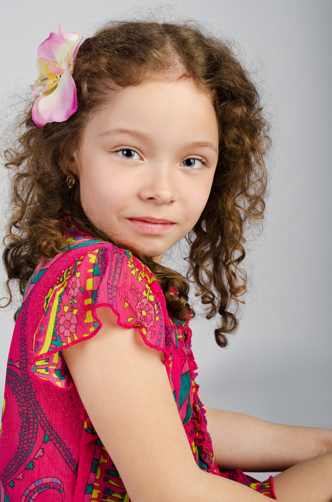 Küçük tatlı bir kızın portresi. - Fotoğraf, Görsel