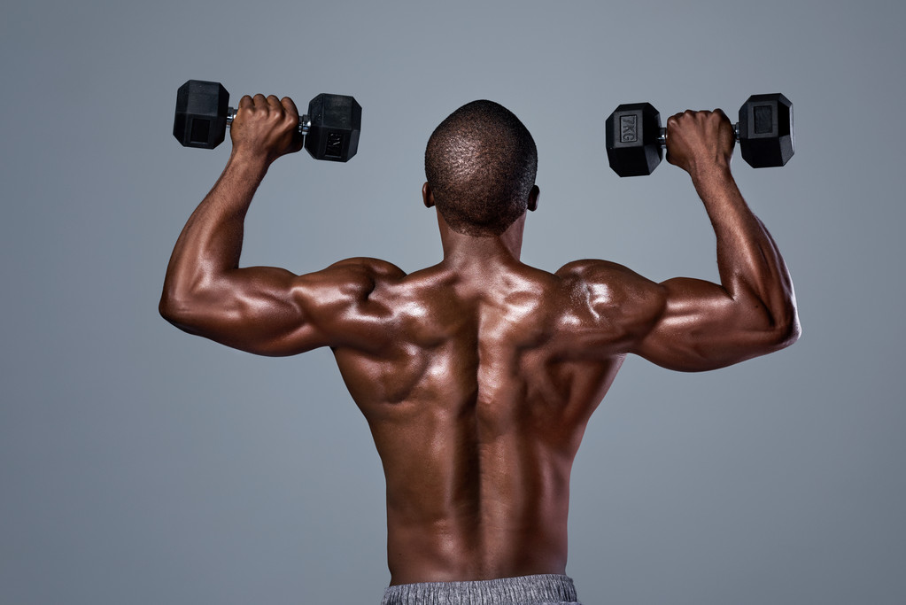 homem com músculos fortes levantando pesos
 - Foto, Imagem