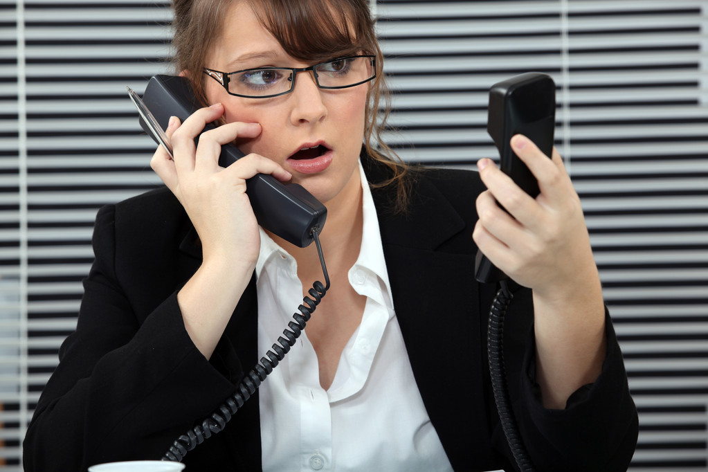 Secretario abrumado por las llamadas telefónicas
 - Foto, imagen