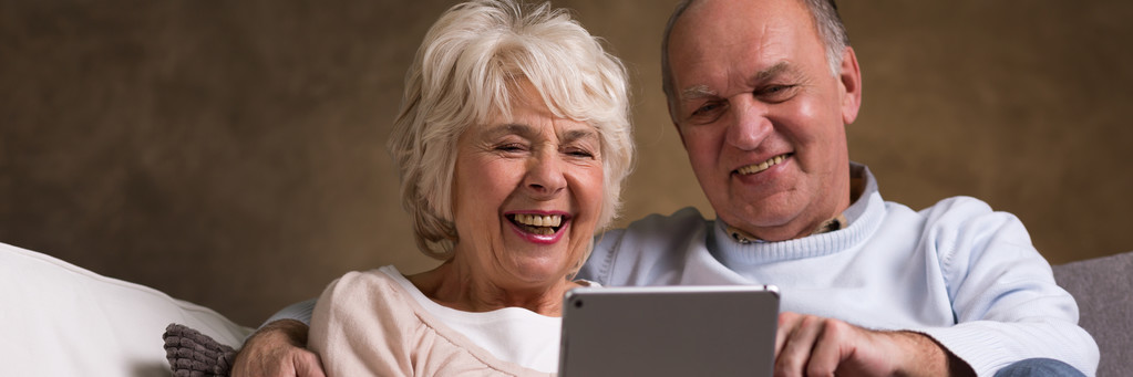 Couple plus âgé riant ensemble
 - Photo, image