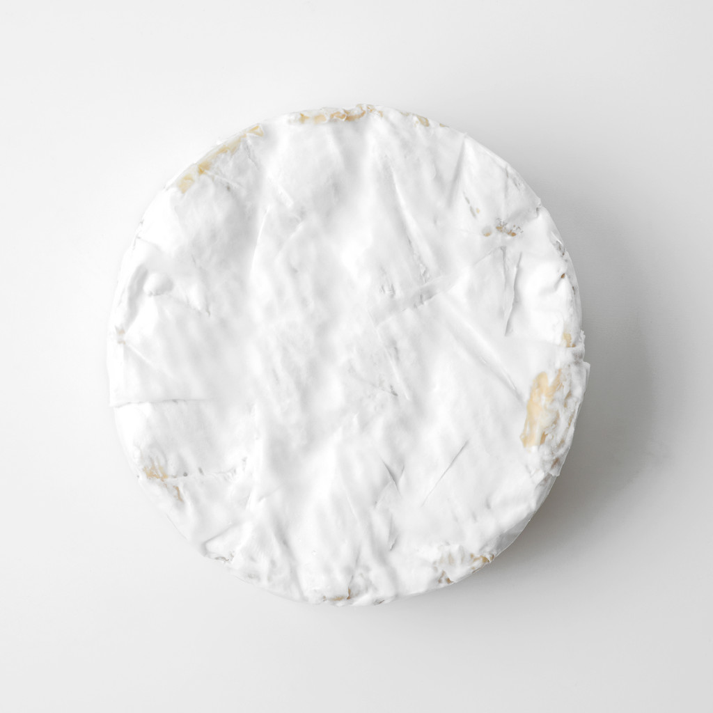 Queijo Camembert isolado sobre branco
 - Foto, Imagem