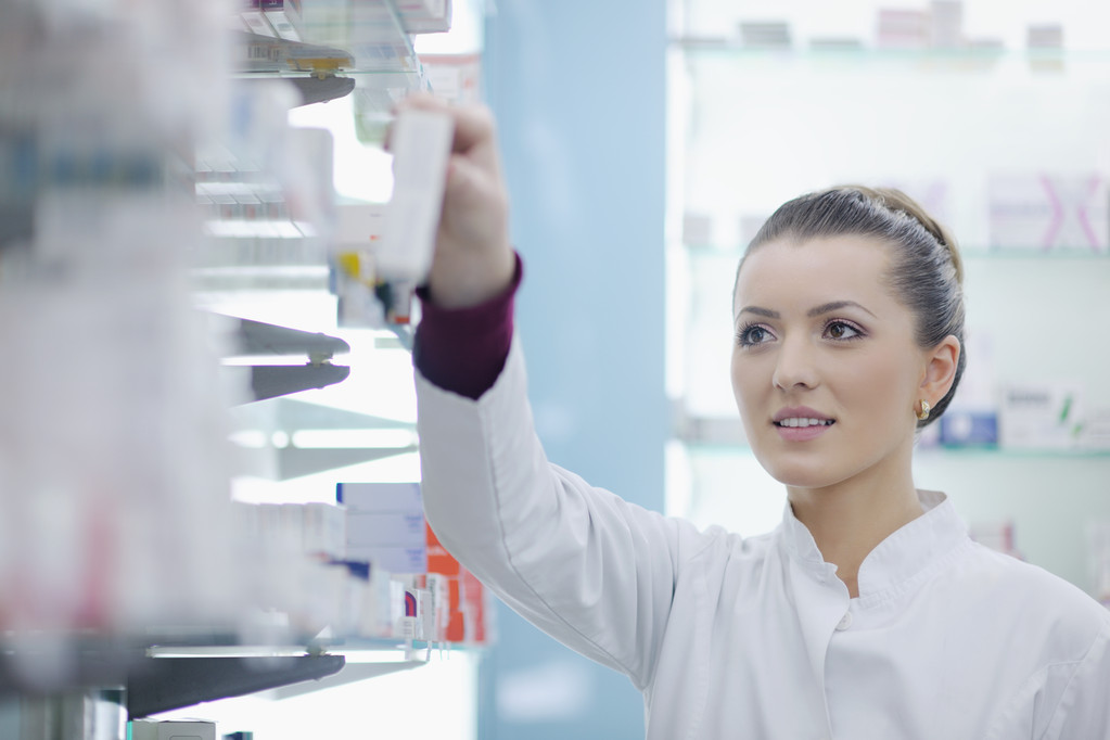 lékárník chemik žena stojící v lékárně lékárna - Fotografie, Obrázek