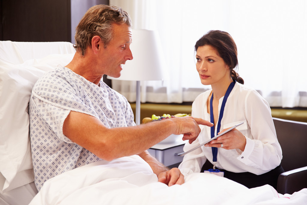femme médecin parler à un patient masculin
 - Photo, image