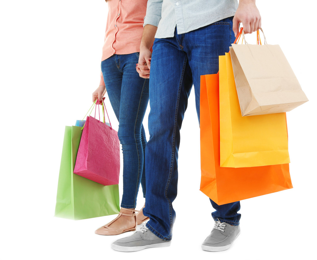 Casal com sacos de compras coloridos
 - Foto, Imagem