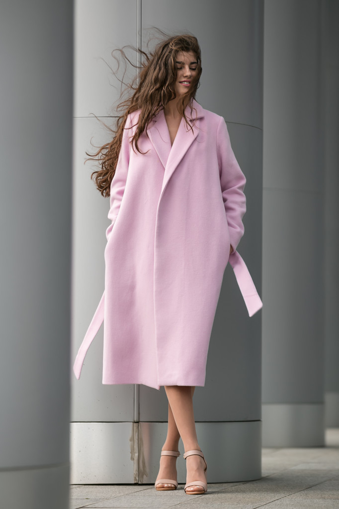 Chica en el abrigo rosa
 - Foto, Imagen