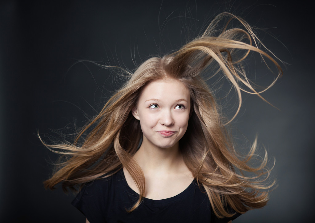 hermoso retrato de chica con el pelo ventoso
 - Foto, Imagen