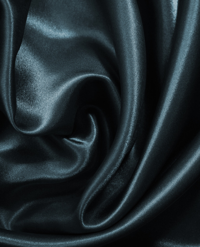 Ομαλή κομψό σκούρο γκρι μετάξι ή σατέν ως φόντο - Φωτογραφία, εικόνα