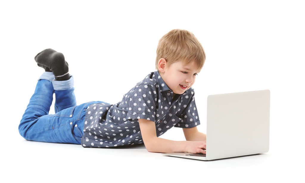 Kleiner Junge mit Laptop  - Foto, Bild