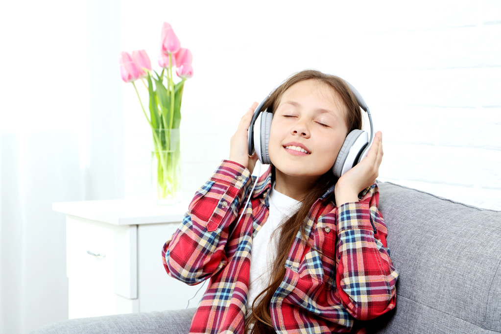 young girl with headphones  - Photo, Image