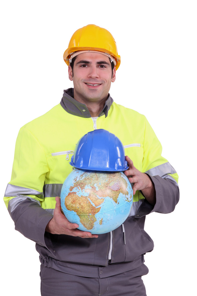 işçisi kask bir küre üzerinde koyarak - Fotoğraf, Görsel