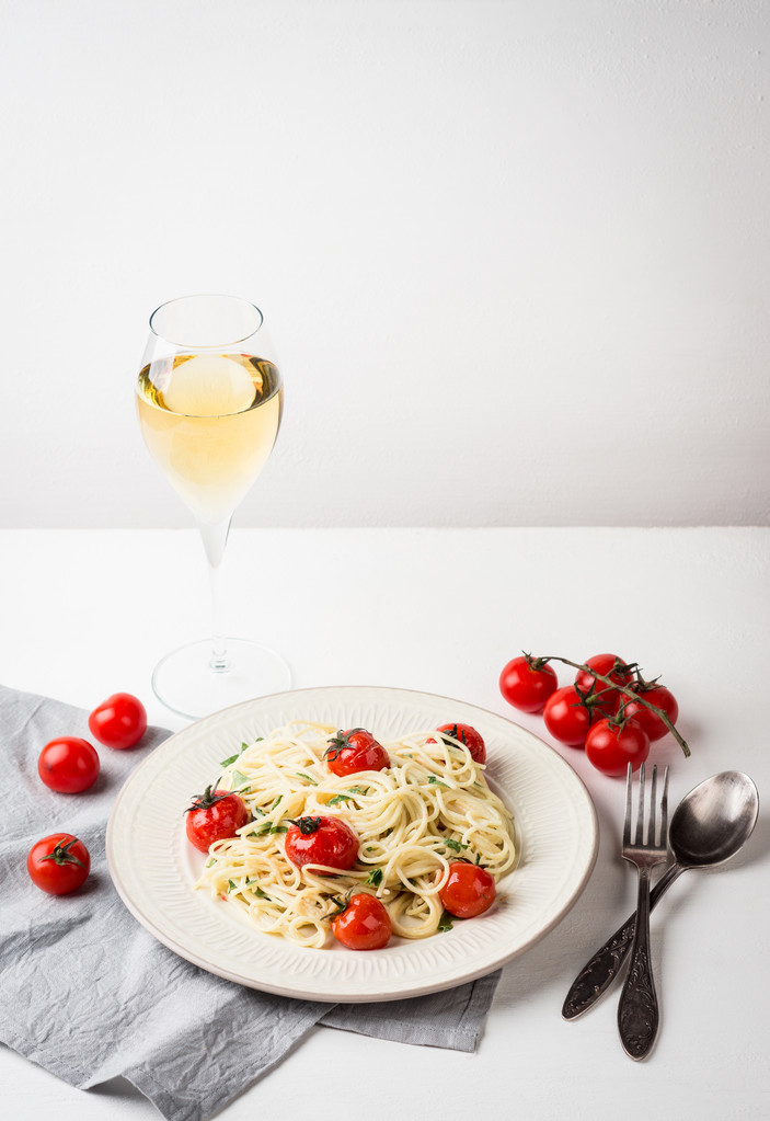 Pasta with cherry tomatoes - Photo, Image