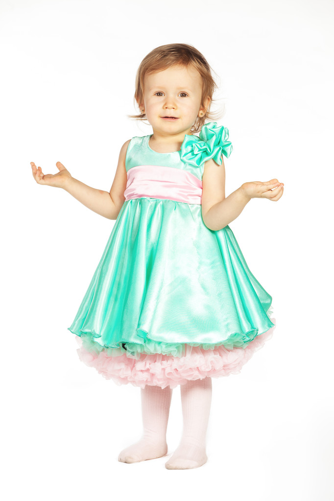 маленькая девочка в зеленом платье - Фото, изображение