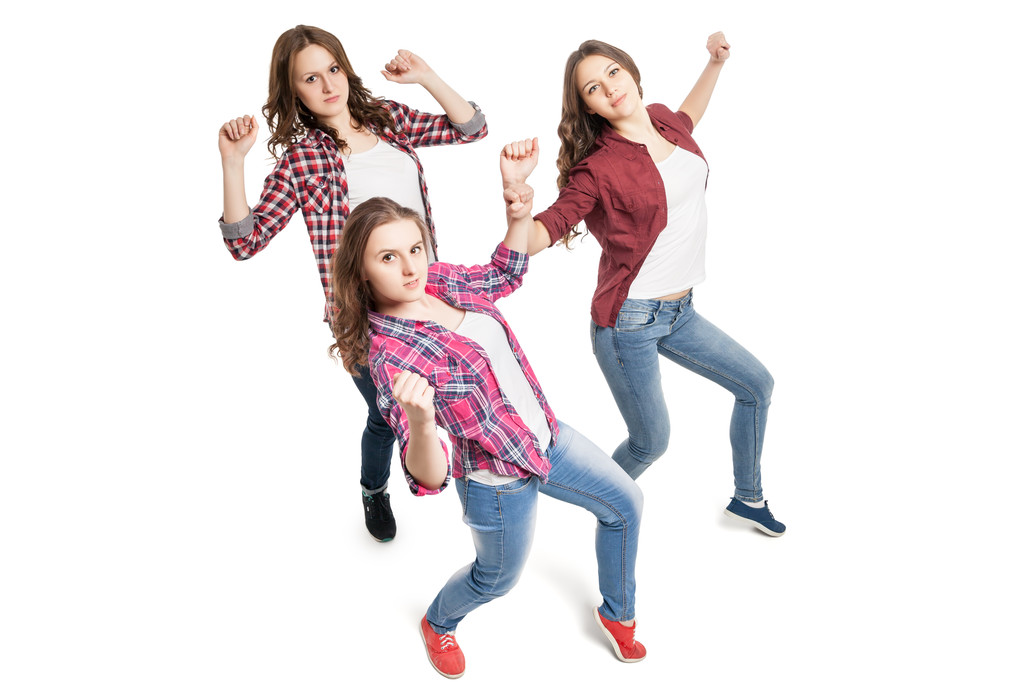 tre giovani donne che ballano su sfondo bianco
 - Foto, immagini