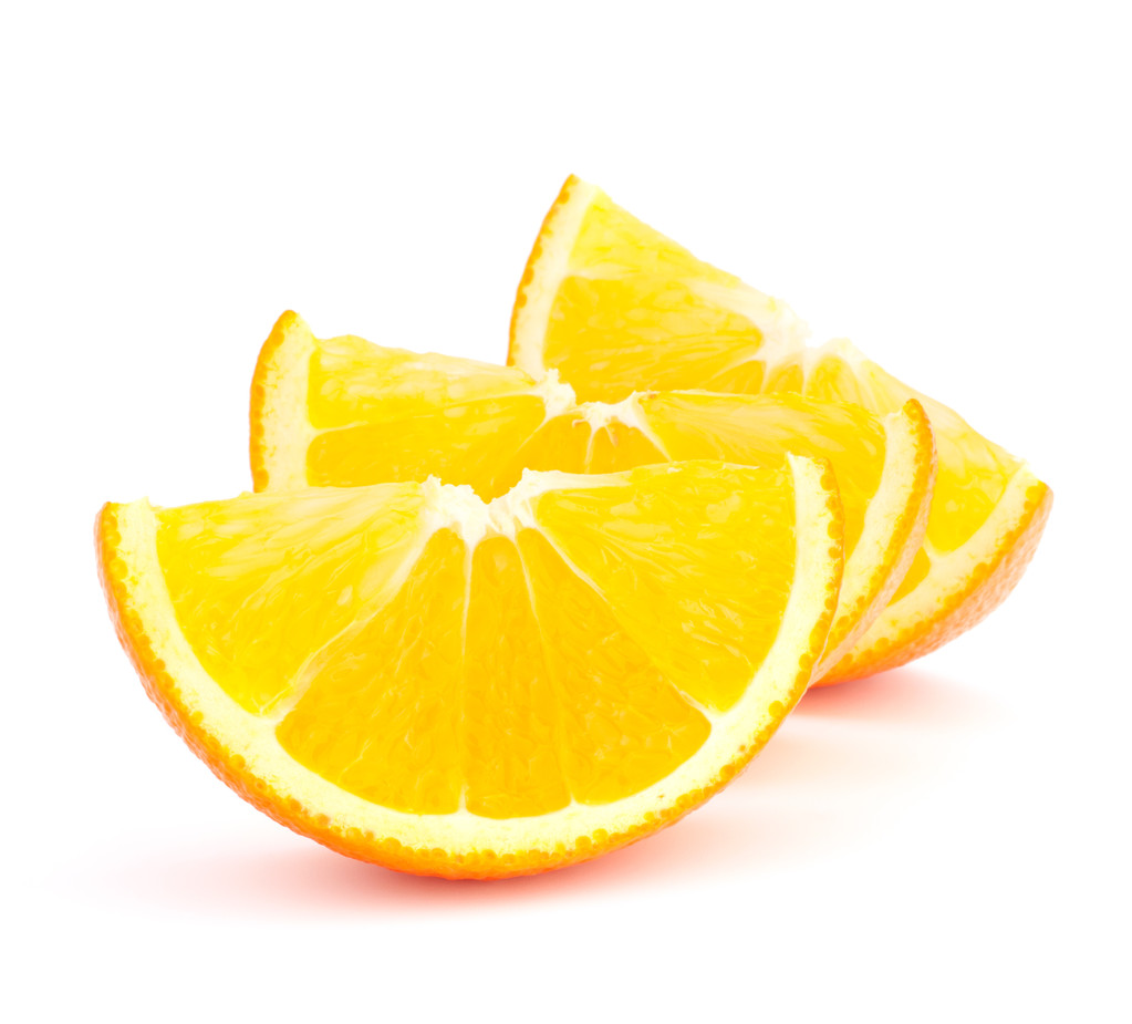 Aufgeschnittene Orangenfruchtsegmente isoliert auf weißem Hintergrund - Foto, Bild