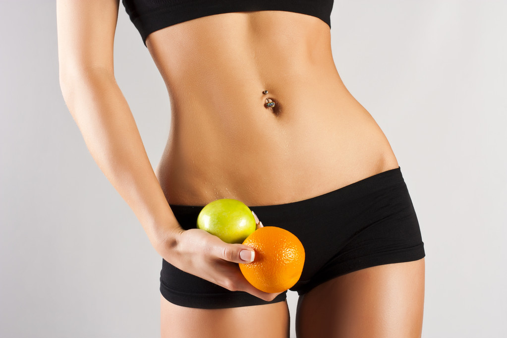 pojęcie zdrowego ciała. brzuch chudy, owoce - Zdjęcie, obraz