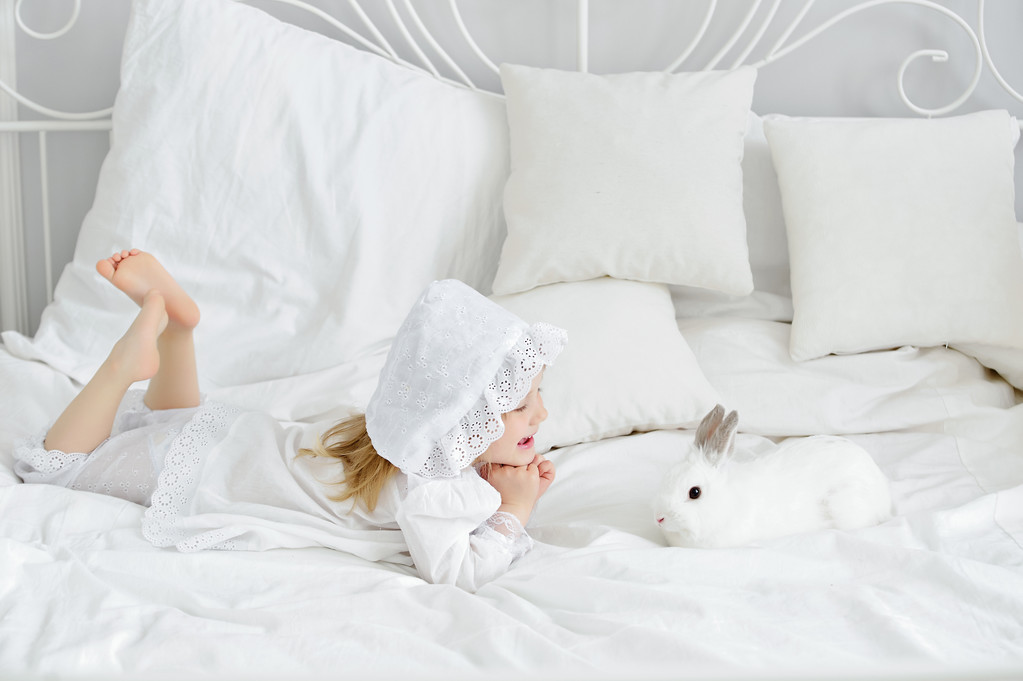 Tavşanlı küçük kız - Fotoğraf, Görsel