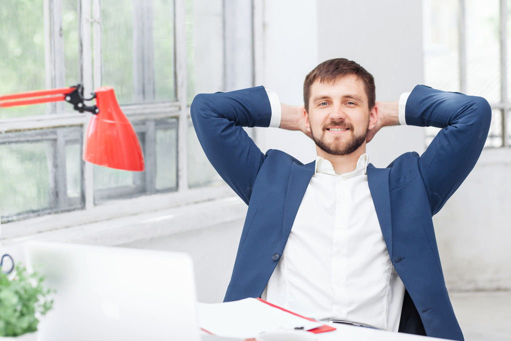 De mannelijke kantoor werknemer rusten - Foto, afbeelding