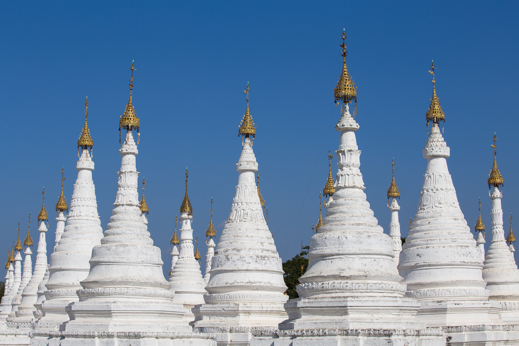 White Pagoda at blue sky background in Mandalay, Myanmar, Burma - Photo, Image