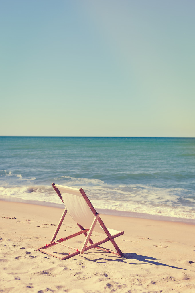 Hermoso paisaje de playa con silla para relajarse. Fondo de viaje
 - Foto, Imagen