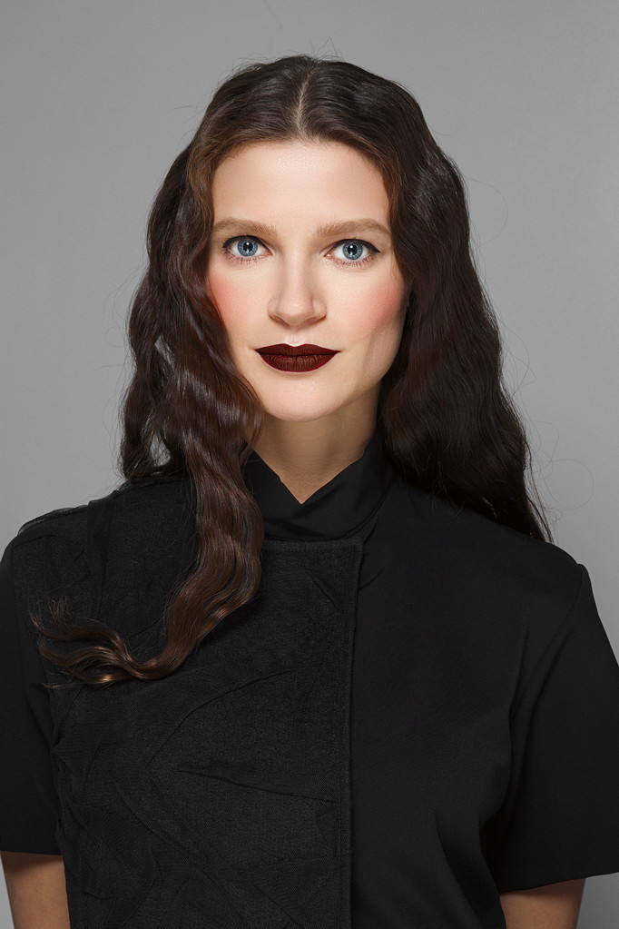 retrato de modelo de moda com olhos como gimlets. lábios vermelhos e b
 - Foto, Imagem