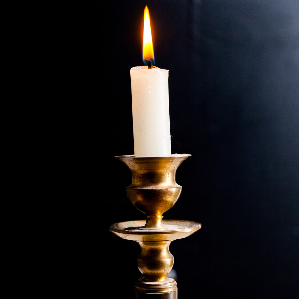 candelabro retro con vela
 - Foto, Imagen