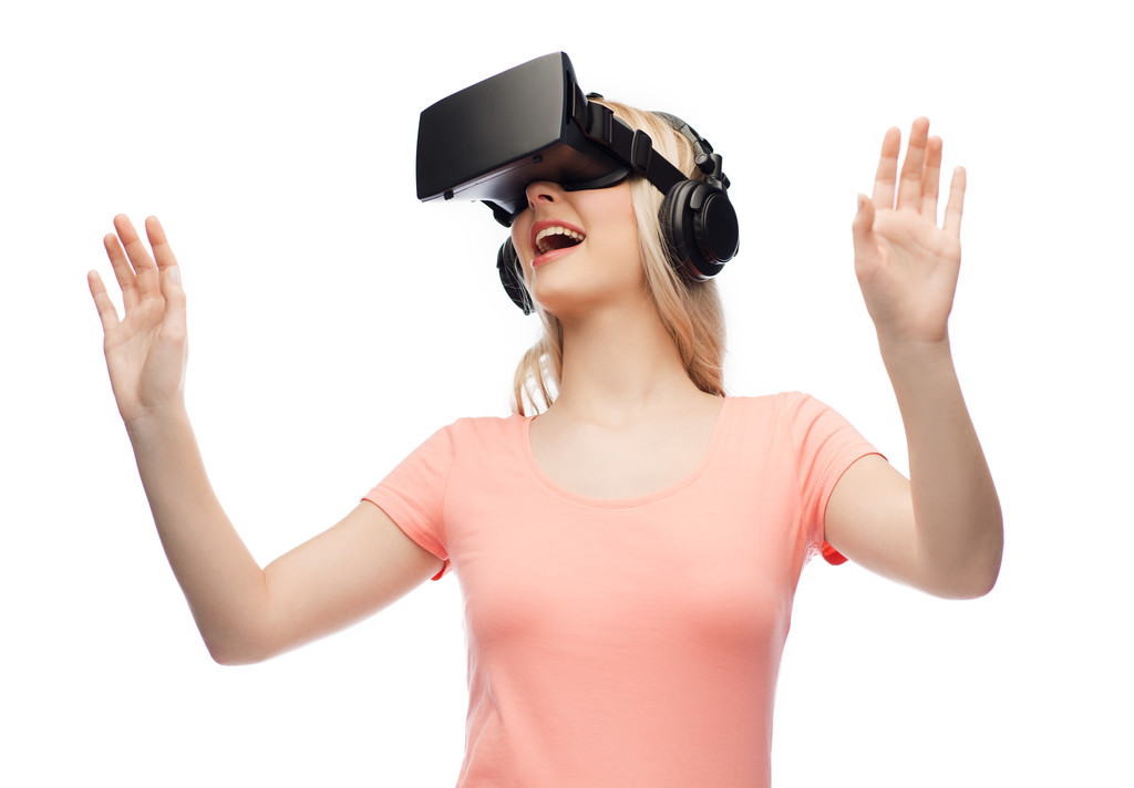 Vrouw in virtual reality headset of 3D bril - Foto, afbeelding