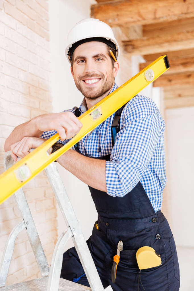 Close-up portrait of a working man with level - Photo, Image