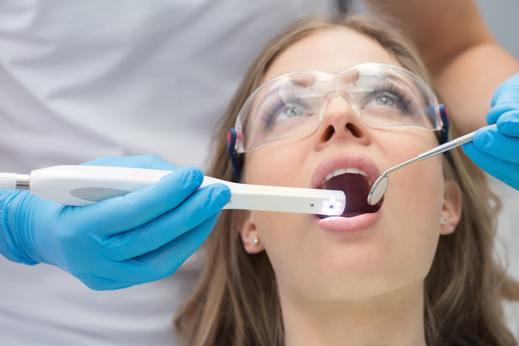 Девушка в стоматологии
 - Фото, изображение