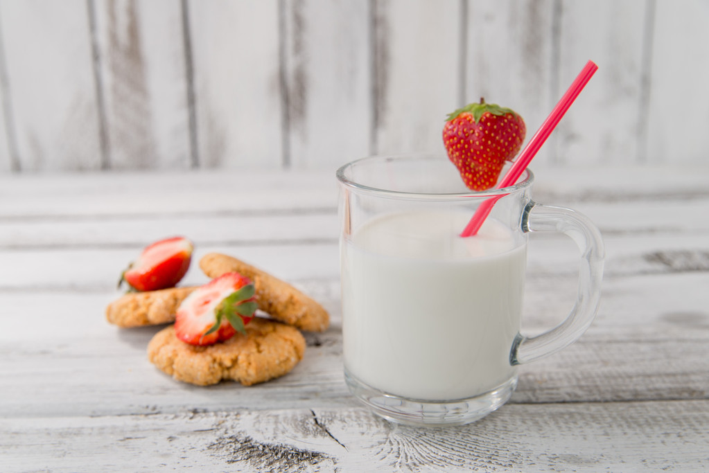 lait, fraise et biscuits
 - Photo, image