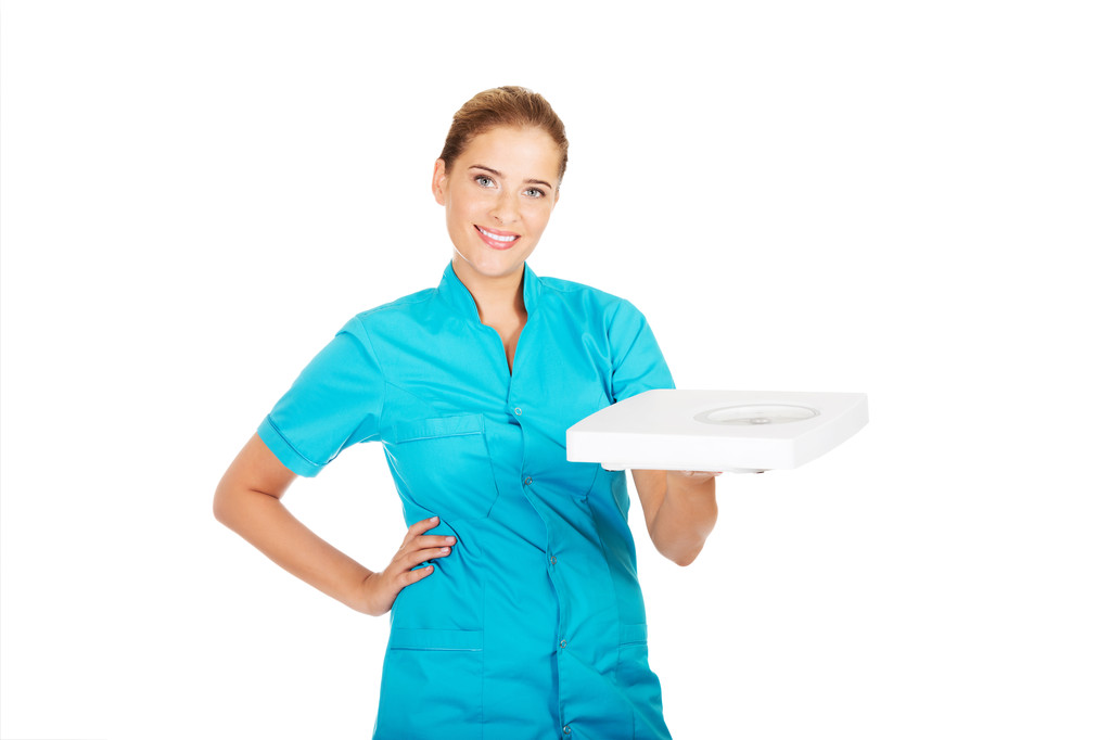 Молодий лікар або медсестра тримає вагу
 - Фото, зображення