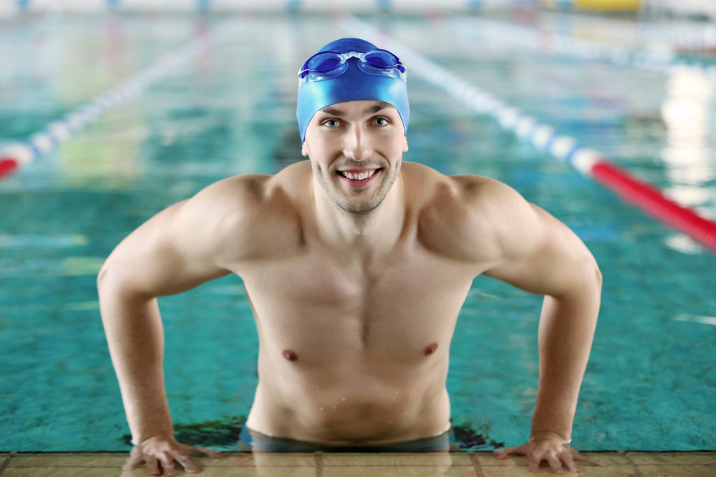 Красивый спортсмен в бассейне
 - Фото, изображение