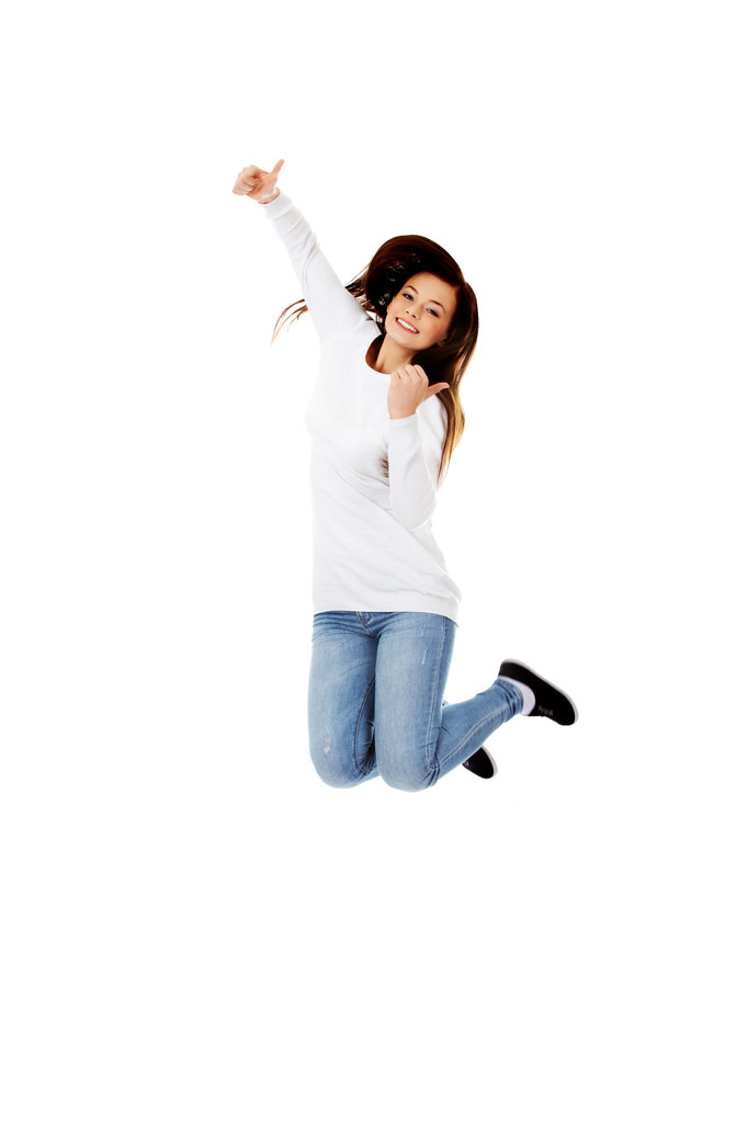 Ευτυχισμένη jumping όμορφη νεαρή γυναίκα - Φωτογραφία, εικόνα