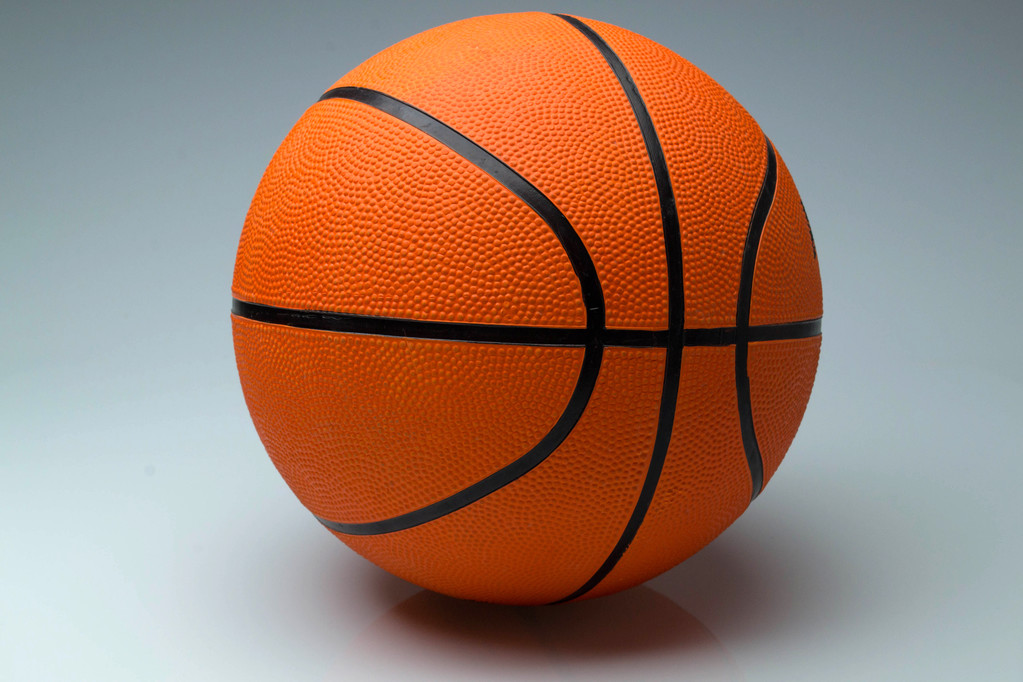 pallone da basket su sfondo chiaro
 - Foto, immagini