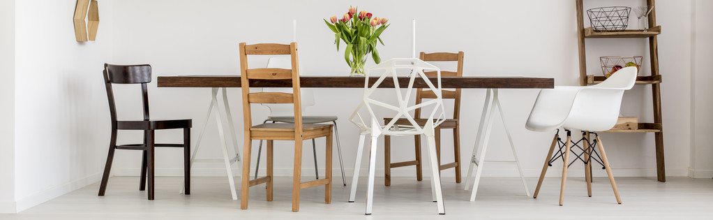 Различные формы и формы за простым столом
 - Фото, изображение