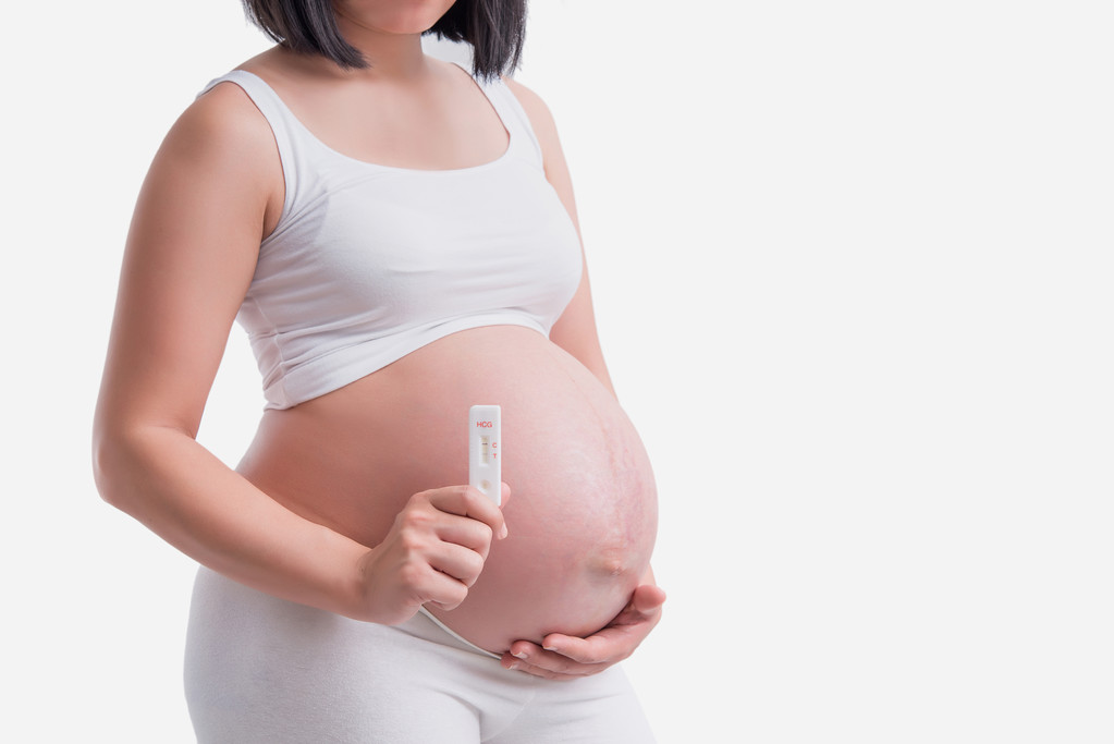 беременные женщины проводят тесты на беременность
 - Фото, изображение