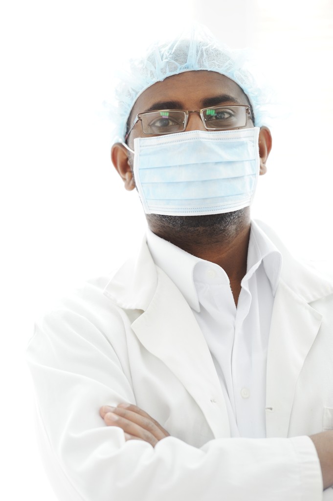 Впевнено афро-американських чоловіків хірург посміхається - Фото, зображення