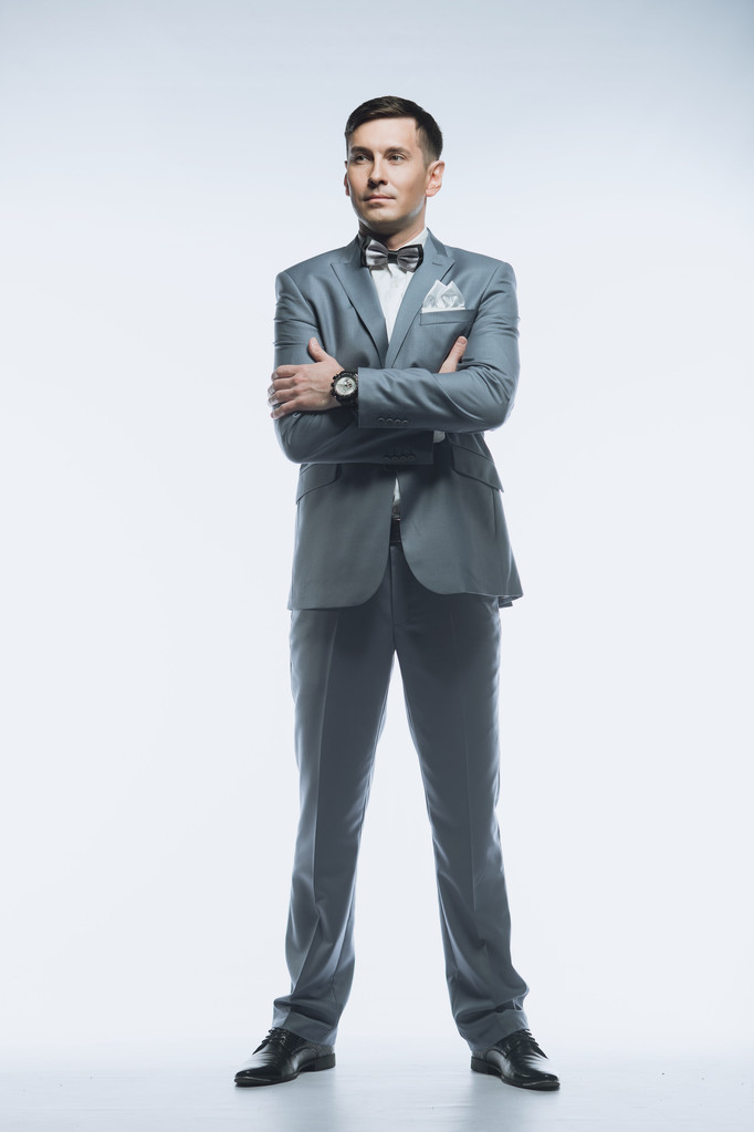 Retrato de un hombre de negocios elegante y guapo sobre fondo blanco
 - Foto, imagen